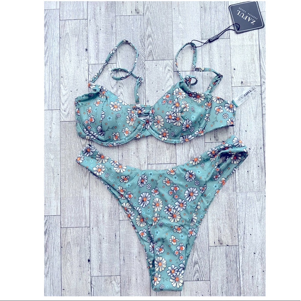 Padded underline bikini